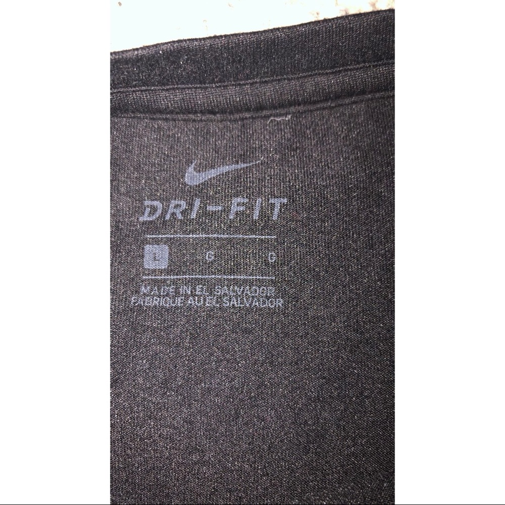 🔥MAKE AN OFFER! NIKE DRI FIT LOGO TEE🔥 - Picture 3 of 3